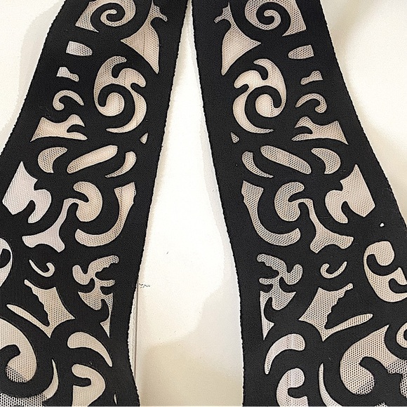 Victoria's Secret Black Bra with Gray Lace Detail - Picture 4 of 8